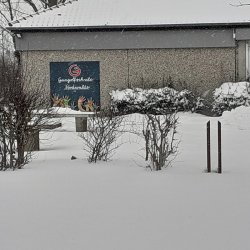 tischtennisplatten  gangolflogo im schnee_20210208